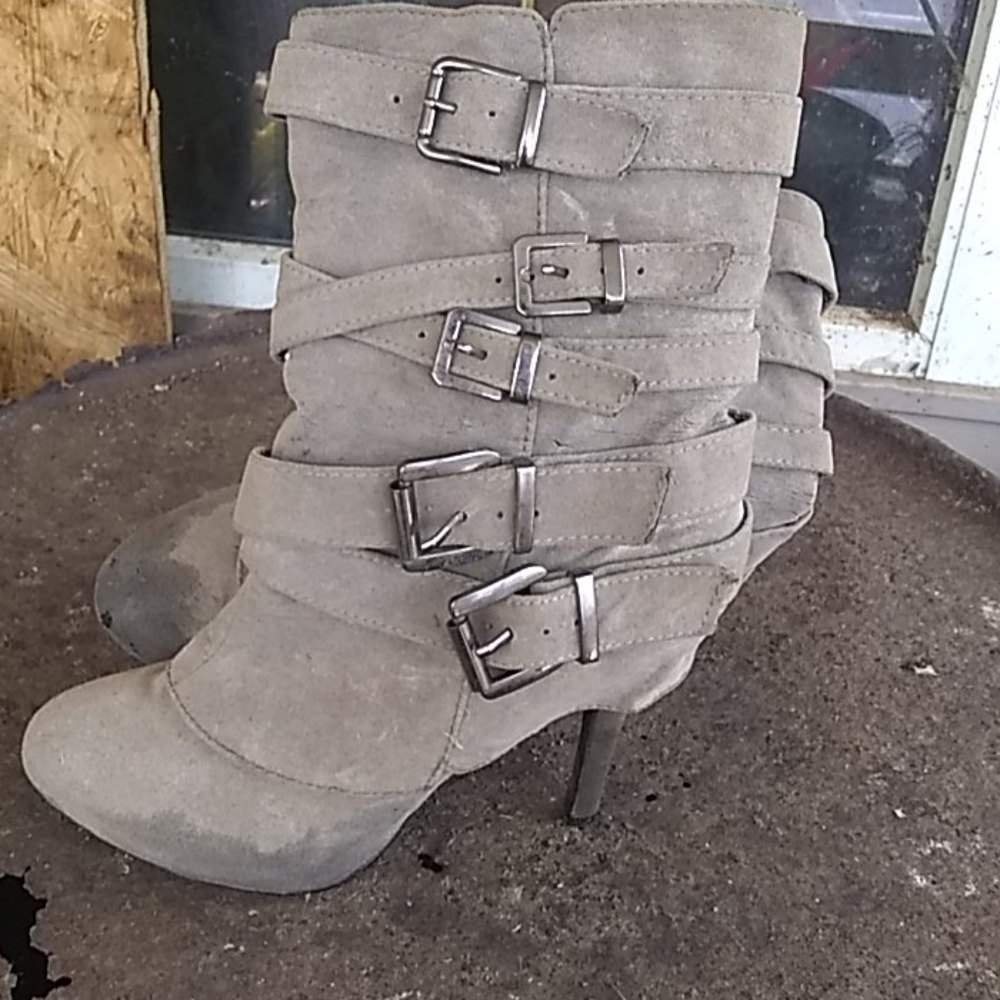 BOOTS - Picture 2 of 3